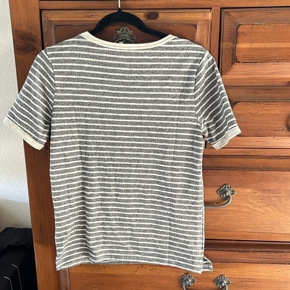 Hem & Thread Women’s Gray And Cream Striped Tee Size Small NWT - Picture 4 of 8